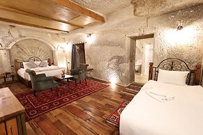 Sarnich Cave Suites
