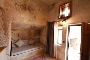 Sarnich Cave Suites