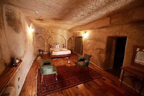 Sarnich Cave Suites