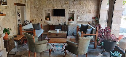 Sarnich Cave Suites