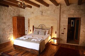 Sarnich Cave Suites