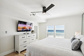 Sea Oats 606 is a Gorgeous Gulf Front 3 BR - with Free Beach Service f