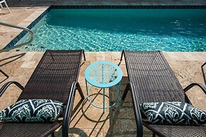 Seascape Family Beach Retreat