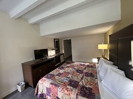 James River Inn & Suites