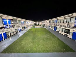 James River Inn & Suites