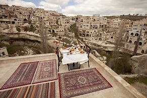 Narcissos Cave Hotel