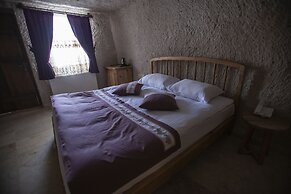 Narcissos Cave Hotel