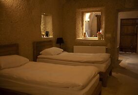 Narcissos Cave Hotel