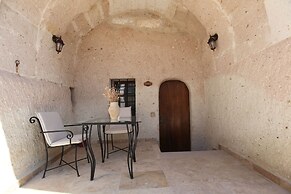 Narcissos Cave Hotel