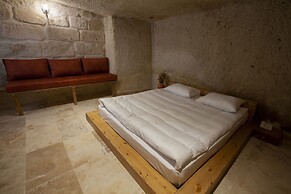 Narcissos Cave Hotel