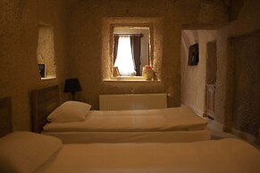 Narcissos Cave Hotel