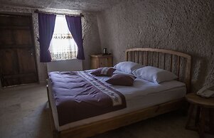 Narcissos Cave Hotel