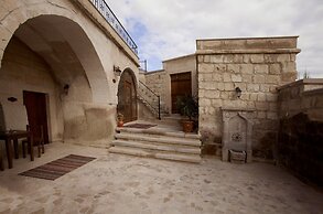 Narcissos Cave Hotel