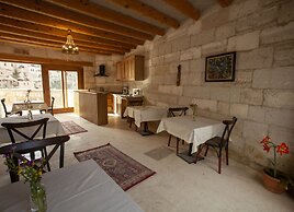 Narcissos Cave Hotel