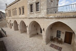 Narcissos Cave Hotel