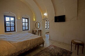 Narcissos Cave Hotel