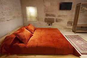 Narcissos Cave Hotel