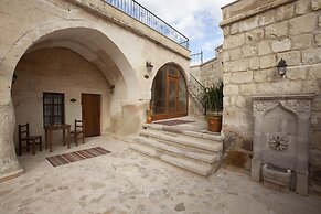 Narcissos Cave Hotel