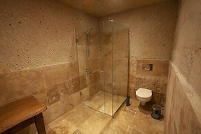 Narcissos Cave Hotel