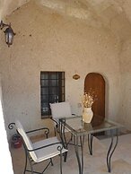 Narcissos Cave Hotel