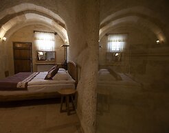 Narcissos Cave Hotel