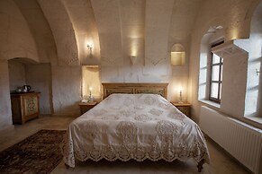 Narcissos Cave Hotel