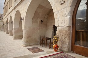 Narcissos Cave Hotel