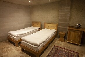 Narcissos Cave Hotel