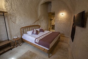 Narcissos Cave Hotel