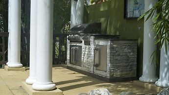 Penthouse getaway by the beach