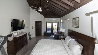 Penthouse getaway by the beach