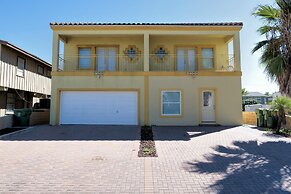 Quiet Townhome Close to Beach With Private Pool!