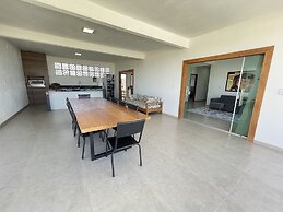 Casa COMPLETA com Piscina 1 Min da Praia