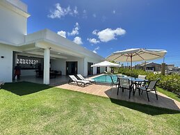 Casa COMPLETA com Piscina 1 Min da Praia