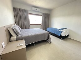 Casa COMPLETA com Piscina 1 Min da Praia