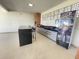 Casa COMPLETA com Piscina 1 Min da Praia