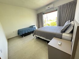 Casa COMPLETA com Piscina 1 Min da Praia