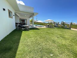 Casa COMPLETA com Piscina 1 Min da Praia