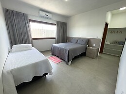 Casa COMPLETA com Piscina 1 Min da Praia