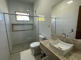 Casa COMPLETA com Piscina 1 Min da Praia