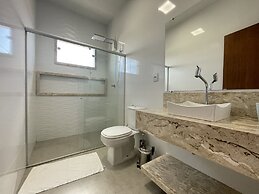 Casa COMPLETA com Piscina 1 Min da Praia