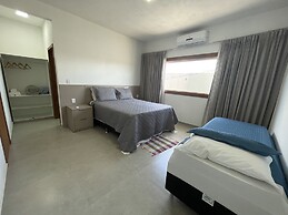 Casa COMPLETA com Piscina 1 Min da Praia