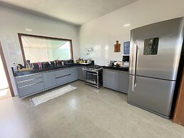 Casa COMPLETA com Piscina 1 Min da Praia