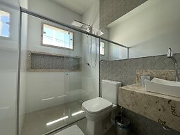 Casa COMPLETA com Piscina 1 Min da Praia