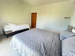 Casa COMPLETA com Piscina 1 Min da Praia