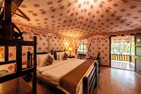 Jungle Cave Resort