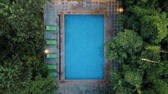 Jungle Cave Resort