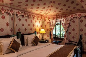 Jungle Cave Resort
