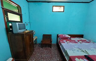 HOTEL PARANGTRITIS WIDODO TUSTIYANI