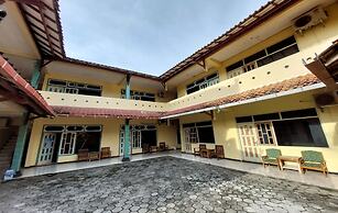 HOTEL PARANGTRITIS WIDODO TUSTIYANI